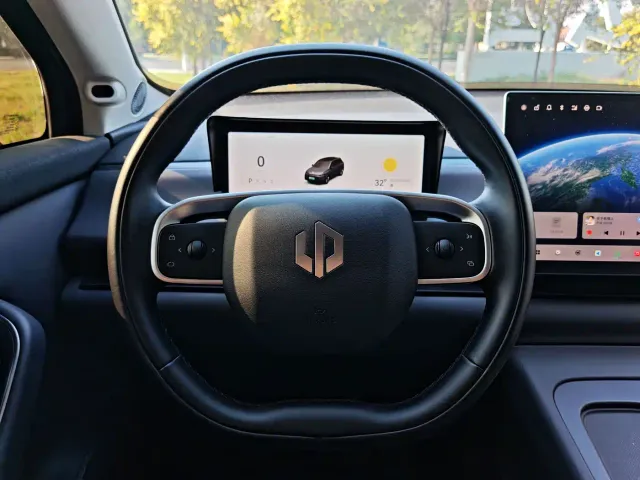Leapmotor C10 — Фото автомобиля 12