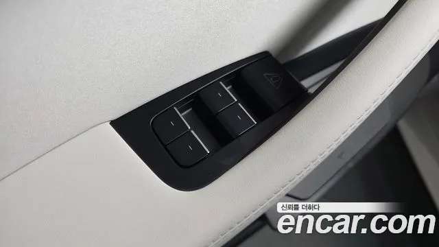 Tesla Model Y — Фото автомобиля 28