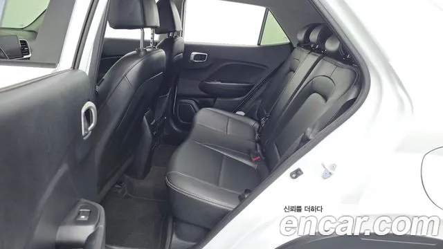 Hyundai Venue — Фото автомобиля 17