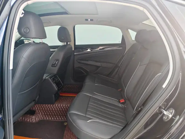 Volkswagen Passat — Фото автомобиля 9