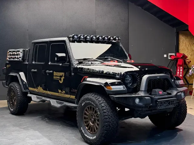 Jeep Gladiator — Фото автомобиля 2