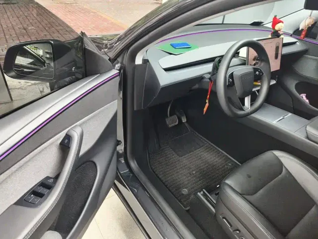 Tesla Model Y — Фото автомобиля 12
