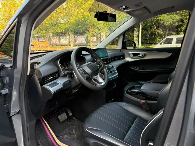 Roewe iMAX8 — Фото автомобиля 6