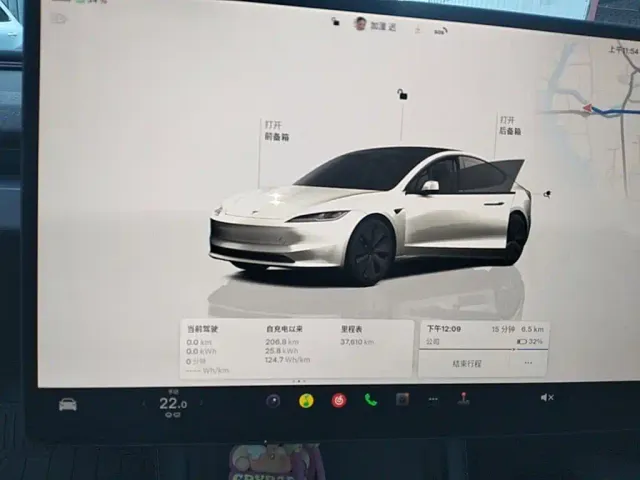 Tesla Model 3 — Фото автомобиля 11