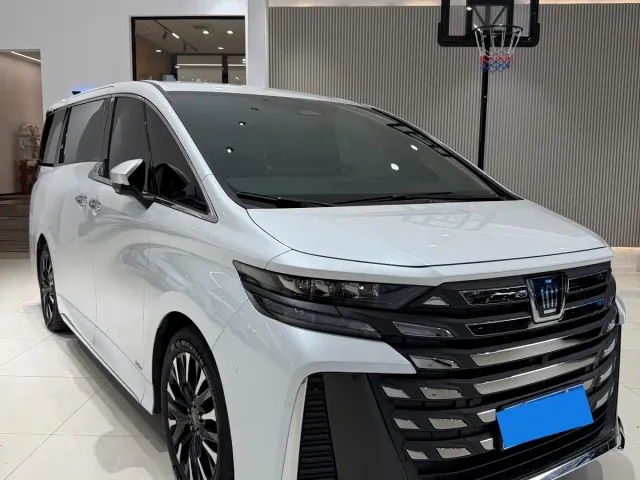 Toyota Vellfire — Фото автомобиля 3