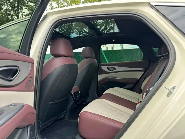 BYD Seal 07 DM-i — Фото автомобиля 12