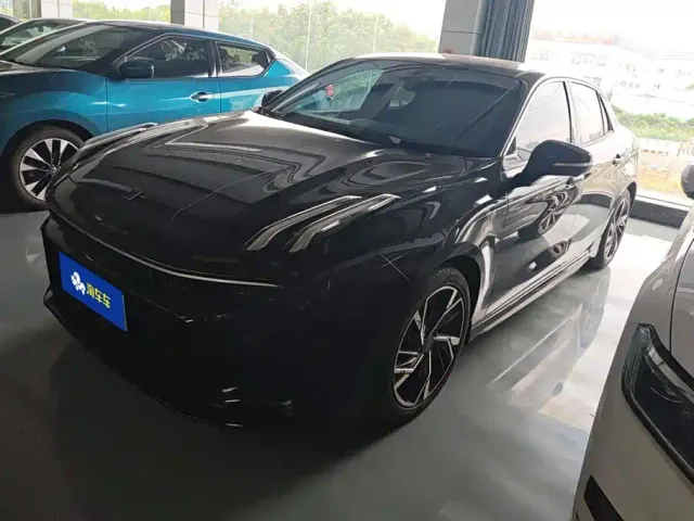 Фотография автомобиля — Lynk & Co 03