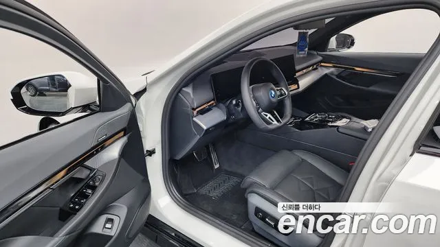 BMW 5-Series 5 серия (G60) — Фото автомобиля 9