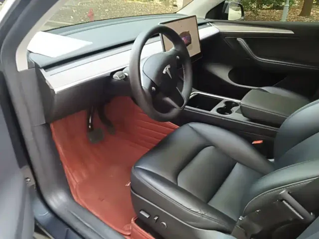 Tesla Model Y — Фото автомобиля 15