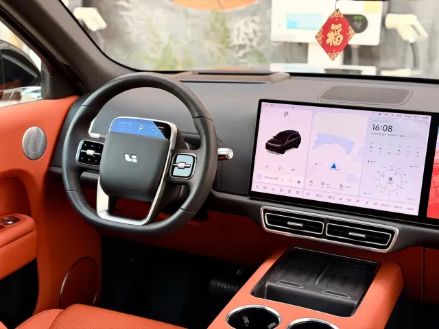 Li Auto L8 — Фото автомобиля 11