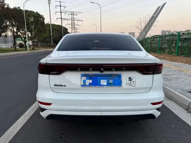 Geely Emgrand — Фото автомобиля 5