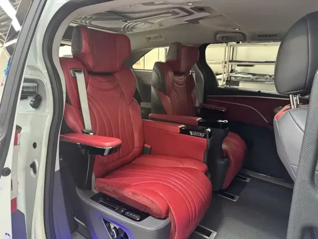 Toyota Sienna — Фото автомобиля 5