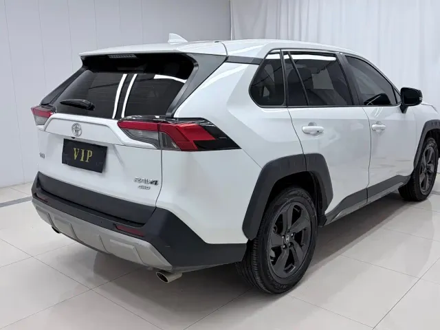 Toyota RAV4 — Фото автомобиля 4