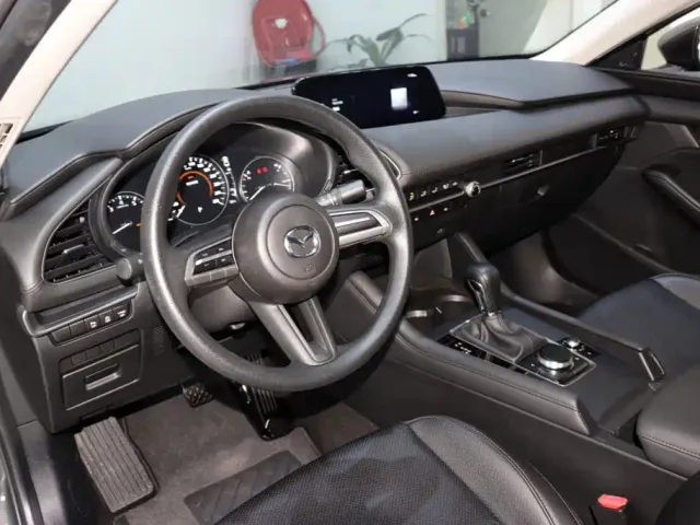 Mazda Axela — Фото автомобиля 10