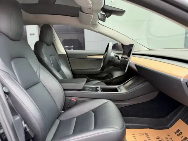 Tesla Model 3 — Фото автомобиля 8