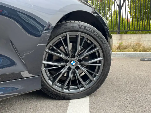 BMW 3 Series — Фото автомобиля 5