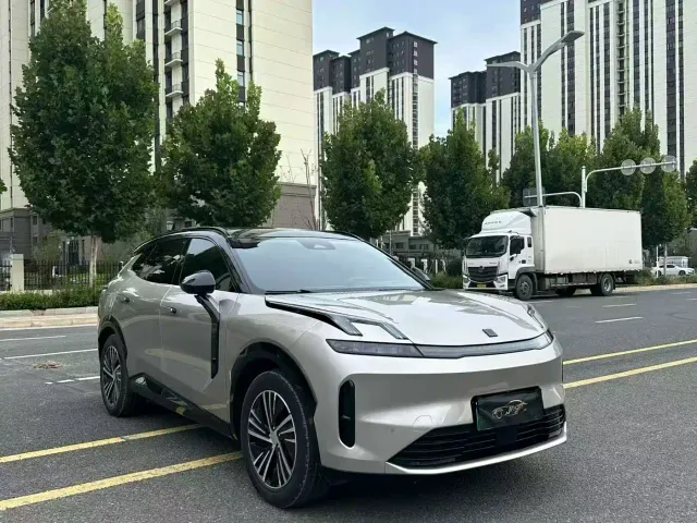 Lynk & Co 08 EM-P — Фото автомобиля 3