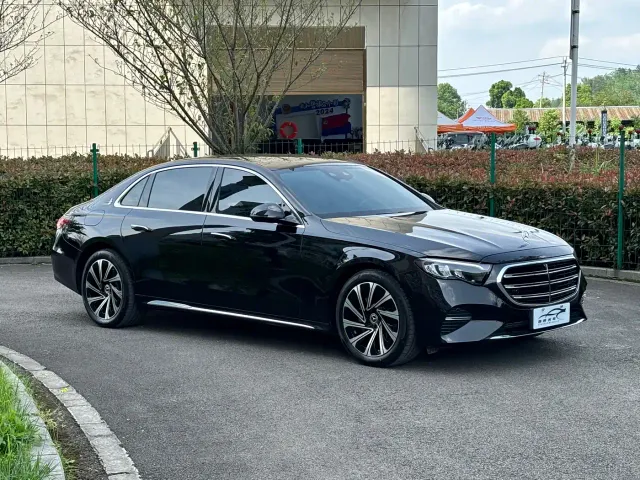 Mercedes-Benz E-Class — Фото автомобиля 3