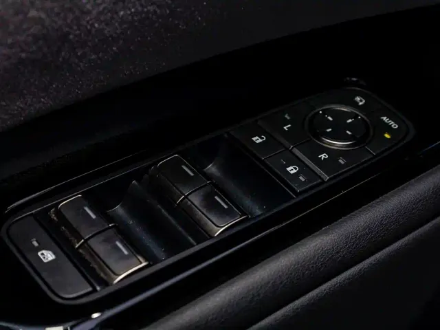 Lexus LM — Фото автомобиля 11