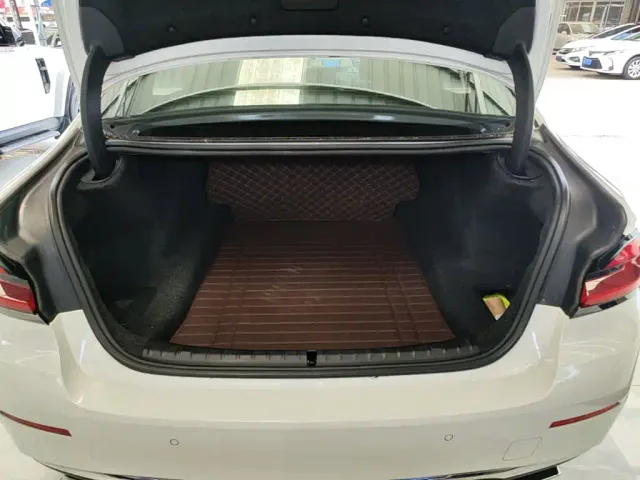 BMW 5 Series — Фото автомобиля 18