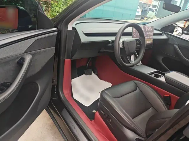 Tesla Model Y — Фото автомобиля 12