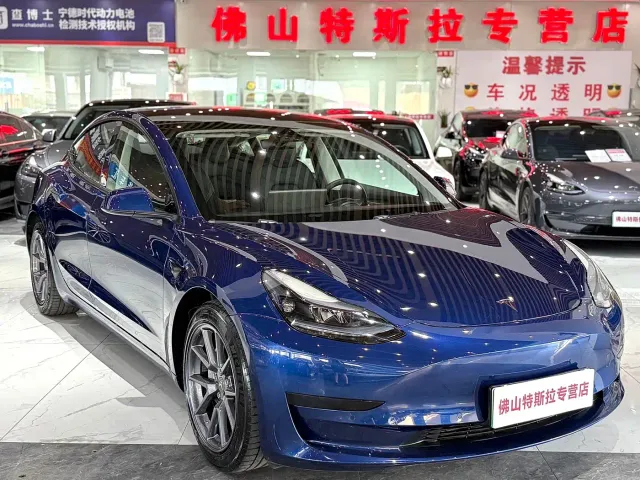 Tesla Model 3 — Фото автомобиля 2