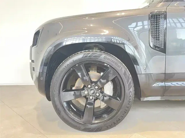 Land Rover Defender — Фото автомобиля 17