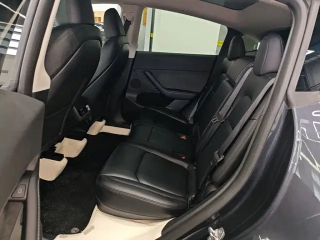Tesla Model Y — Фото автомобиля 16