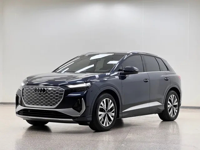 Фотография автомобиля — Audi Q4 e-tron