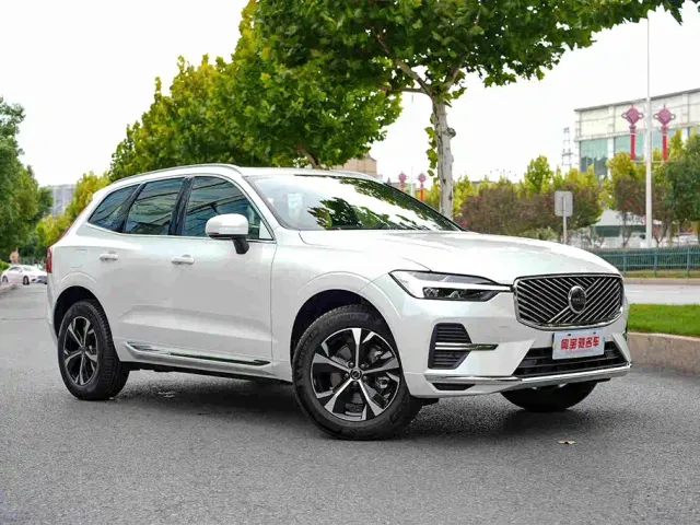 Volvo XC60 — Фото автомобиля 3
