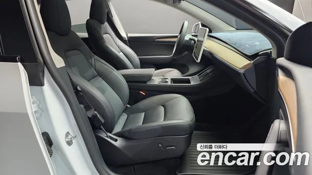 Tesla Model Y — Фото автомобиля 16