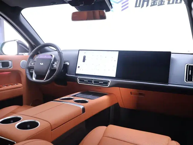Li Auto L8 — Фото автомобиля 20