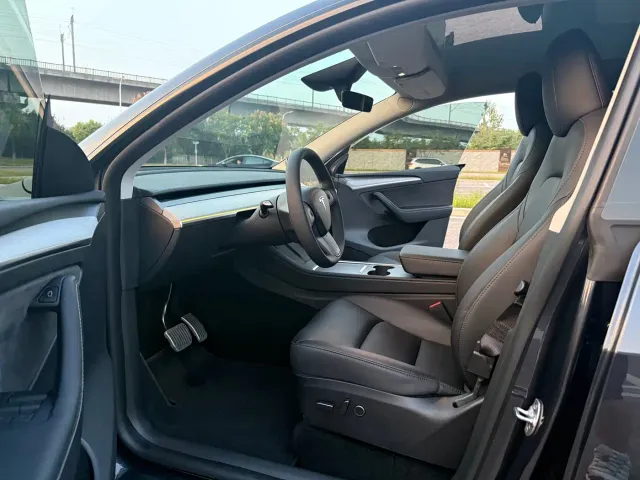 Tesla Model Y — Фото автомобиля 8
