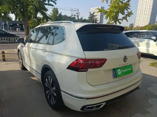 Volkswagen Tiguan L — Фото автомобиля 4
