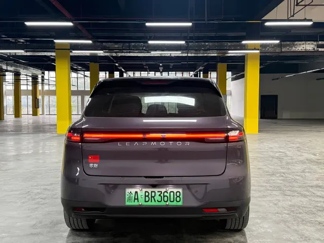 Leapmotor B10 — Фото автомобиля 5