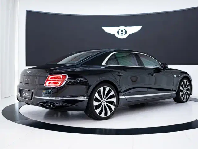 Bentley Flying Spur — Фото автомобиля 4