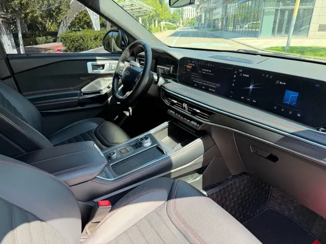 Ford Explorer — Фото автомобиля 24