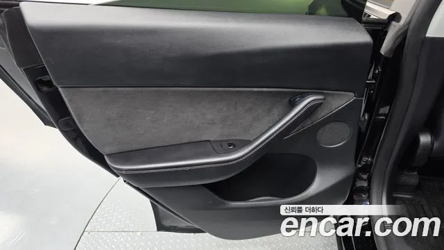 Tesla Model Y — Фото автомобиля 14
