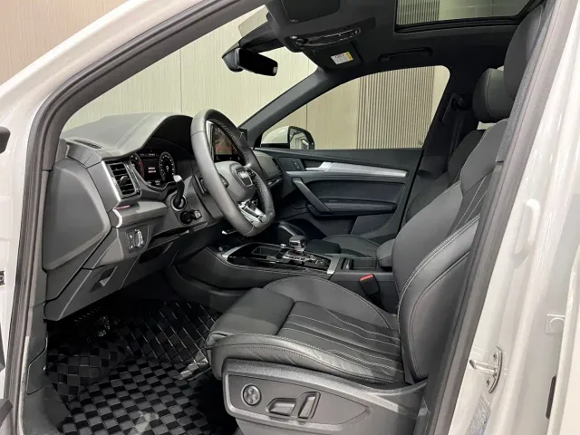 Audi Q5L Sportback — Фото автомобиля 7