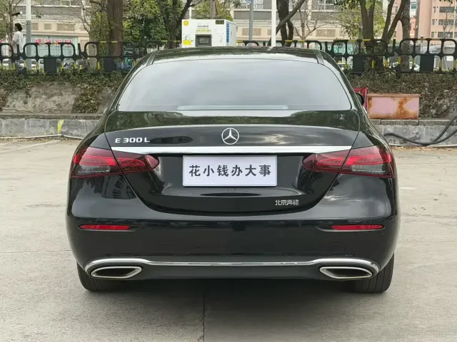 Mercedes-Benz E-Class — Фото автомобиля 5