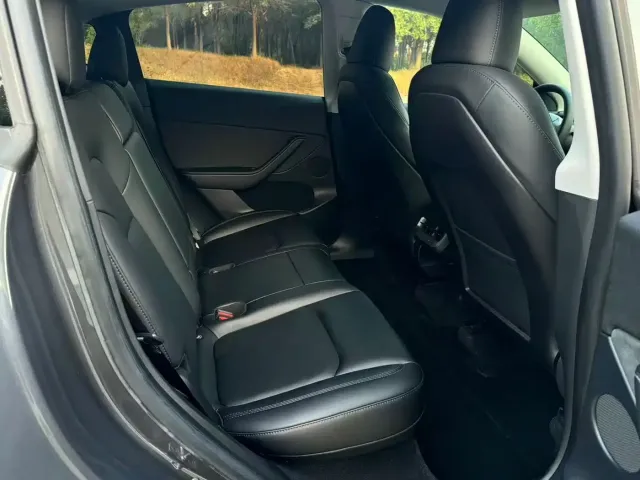 Tesla Model Y — Фото автомобиля 11