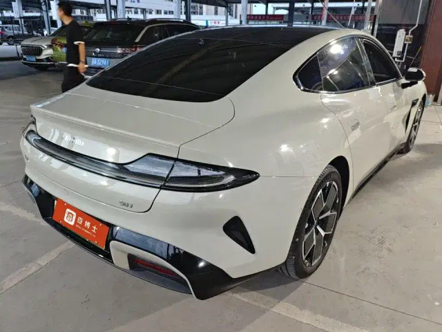 Xiaomi SU7 — Фото автомобиля 7