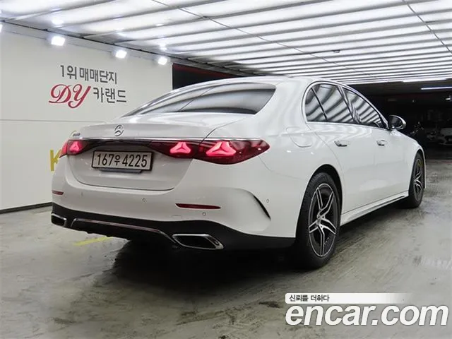 Mercedes-Benz E-Class — Фото автомобиля 4