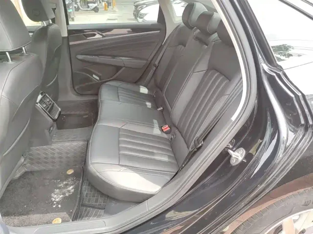 Volkswagen Passat — Фото автомобиля 16