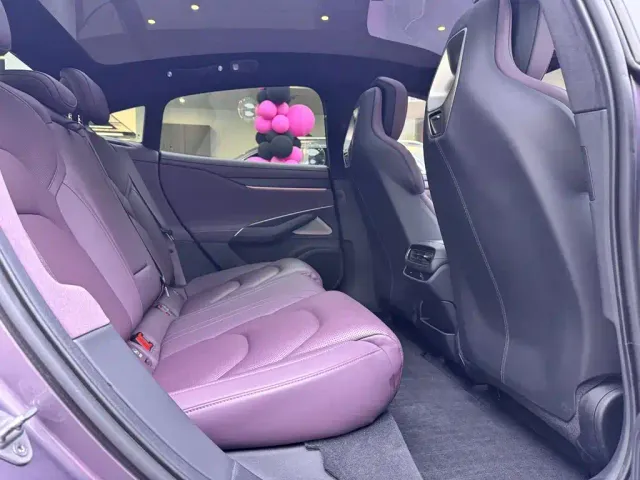 Xiaomi SU7 — Фото автомобиля 12