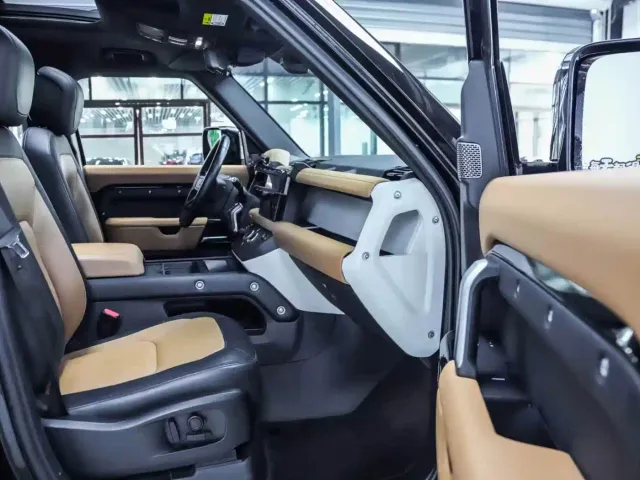 Land Rover Defender — Фото автомобиля 8