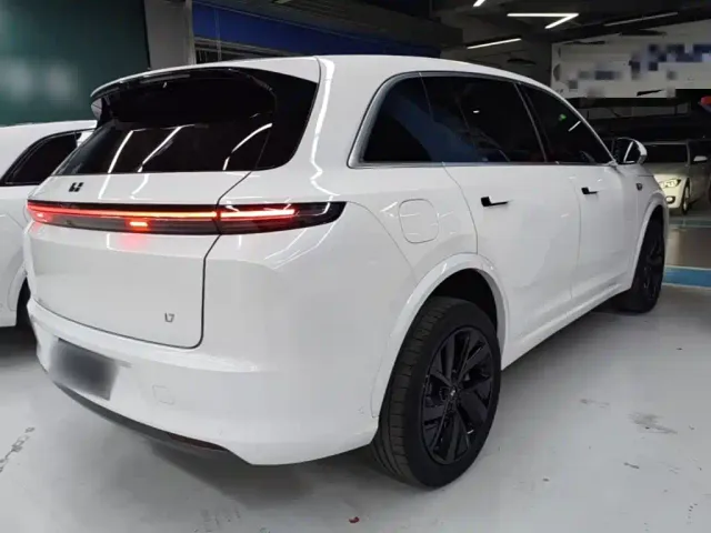 Li Auto L7 — Фото автомобиля 6