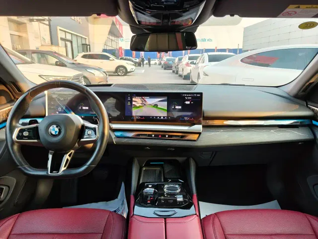 BMW 5 Series — Фото автомобиля 10