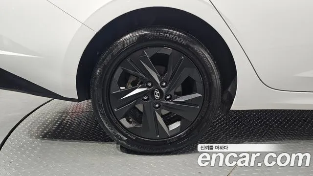 Hyundai AVANTE Avante (CN7) — Фото автомобиля 5