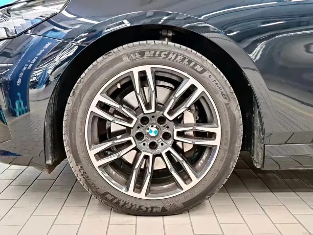 BMW 5 Series — Фото автомобиля 4